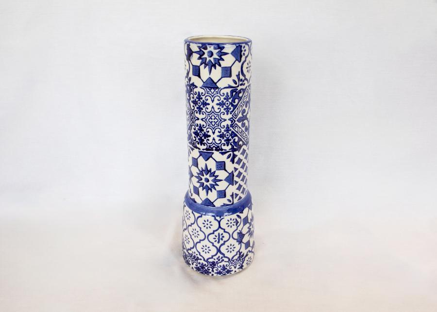 Blue-&-white-tall-ceramic-vase